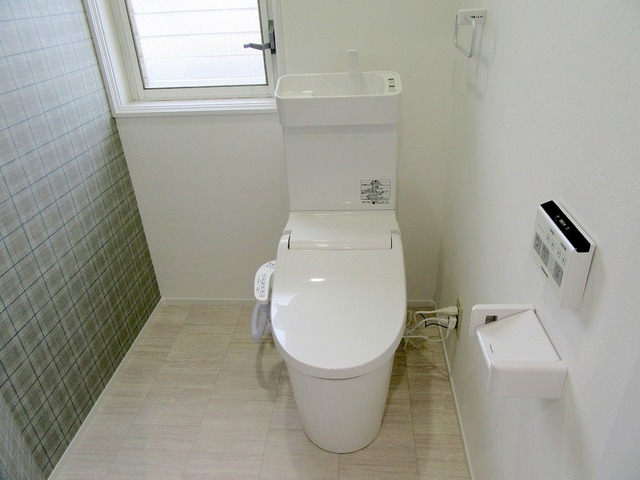 1階の温水洗浄式トイレ新品