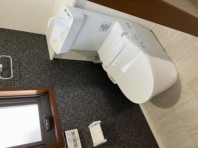 温水洗浄式トイレ新品(1階)