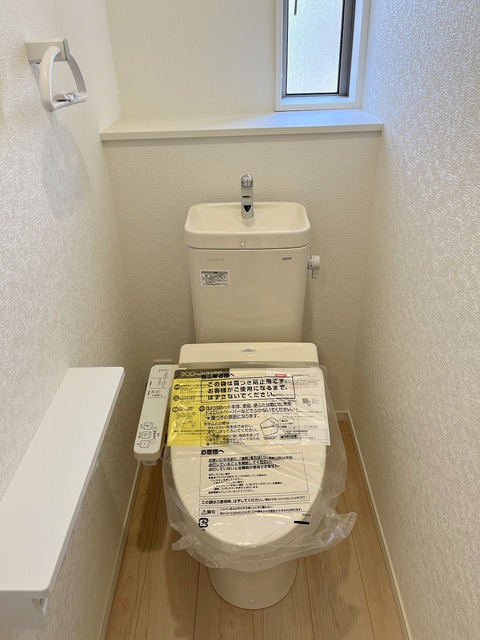 温水洗浄式トイレ(1階)