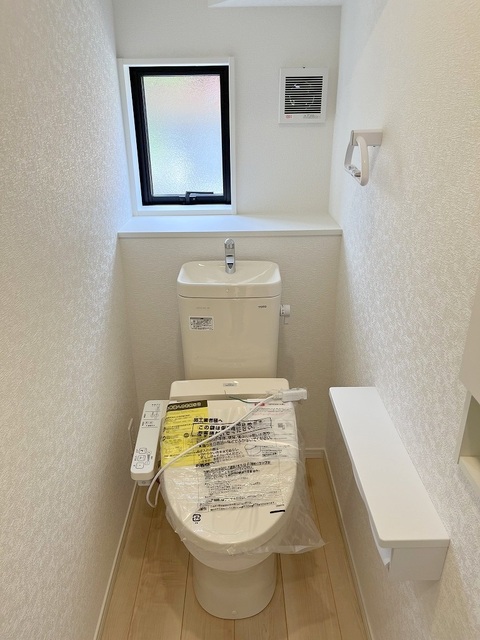 温水洗浄式トイレ(1階)